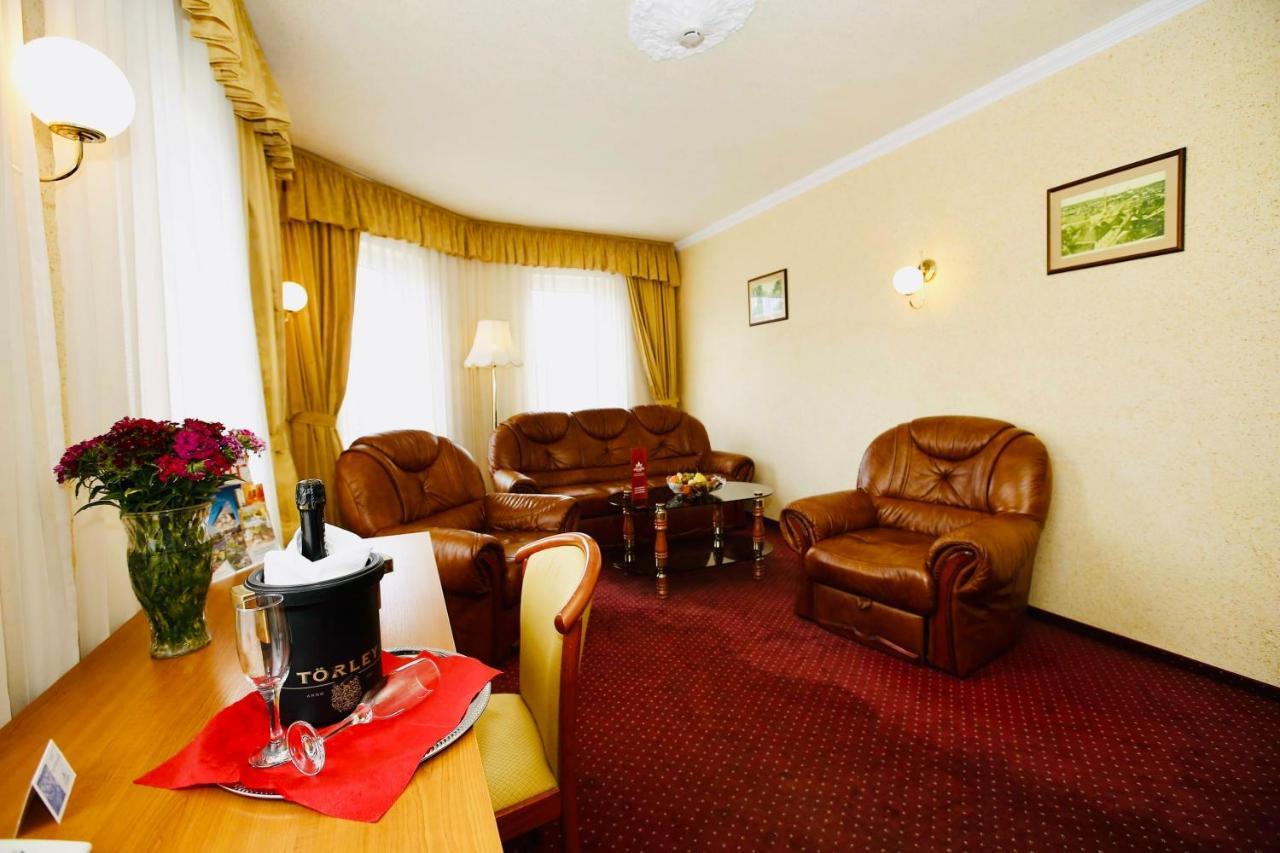 Hotel Korona Wellness, Rendezveny Es Borszalloda Erlau Zimmer foto